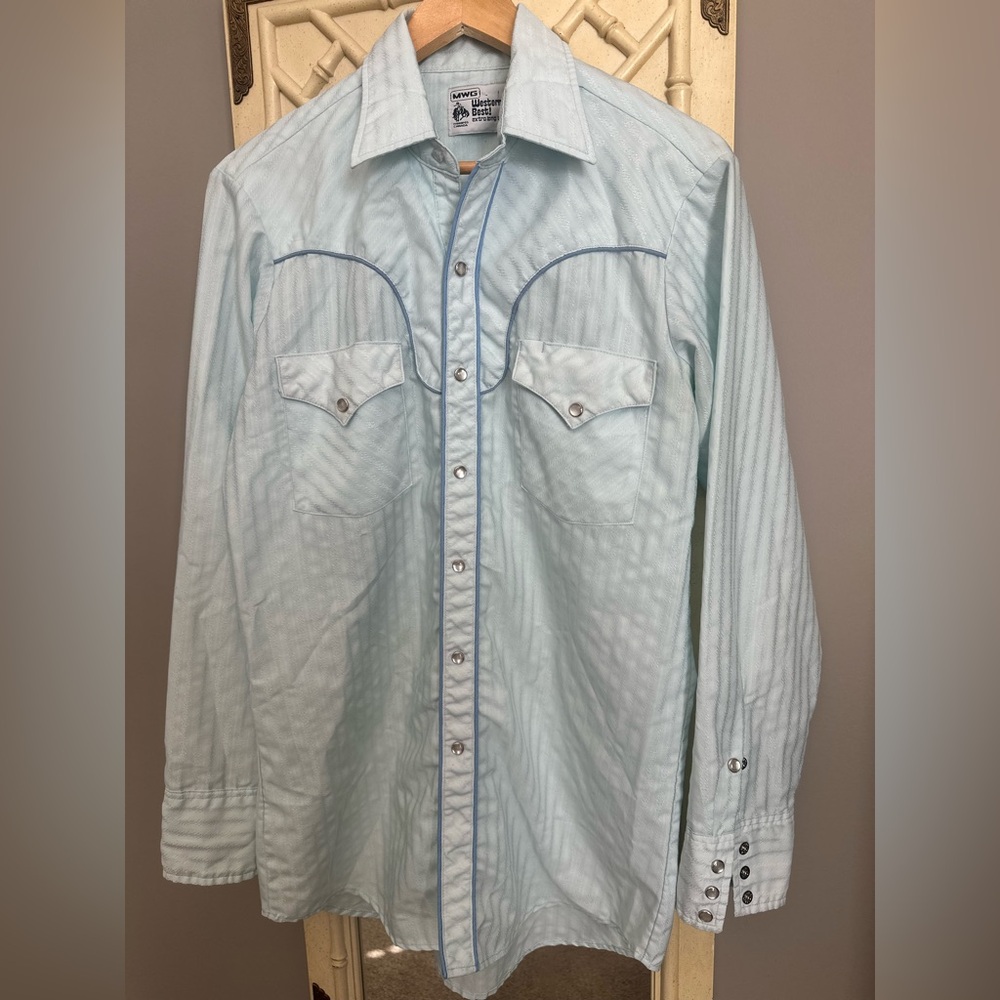 Men's Vintage Light Blue snap down long tail Western Shirt, size medium, canada